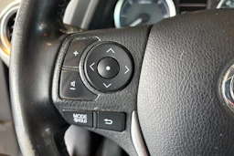 sininen Toyota Auris 2013 kuva 17.