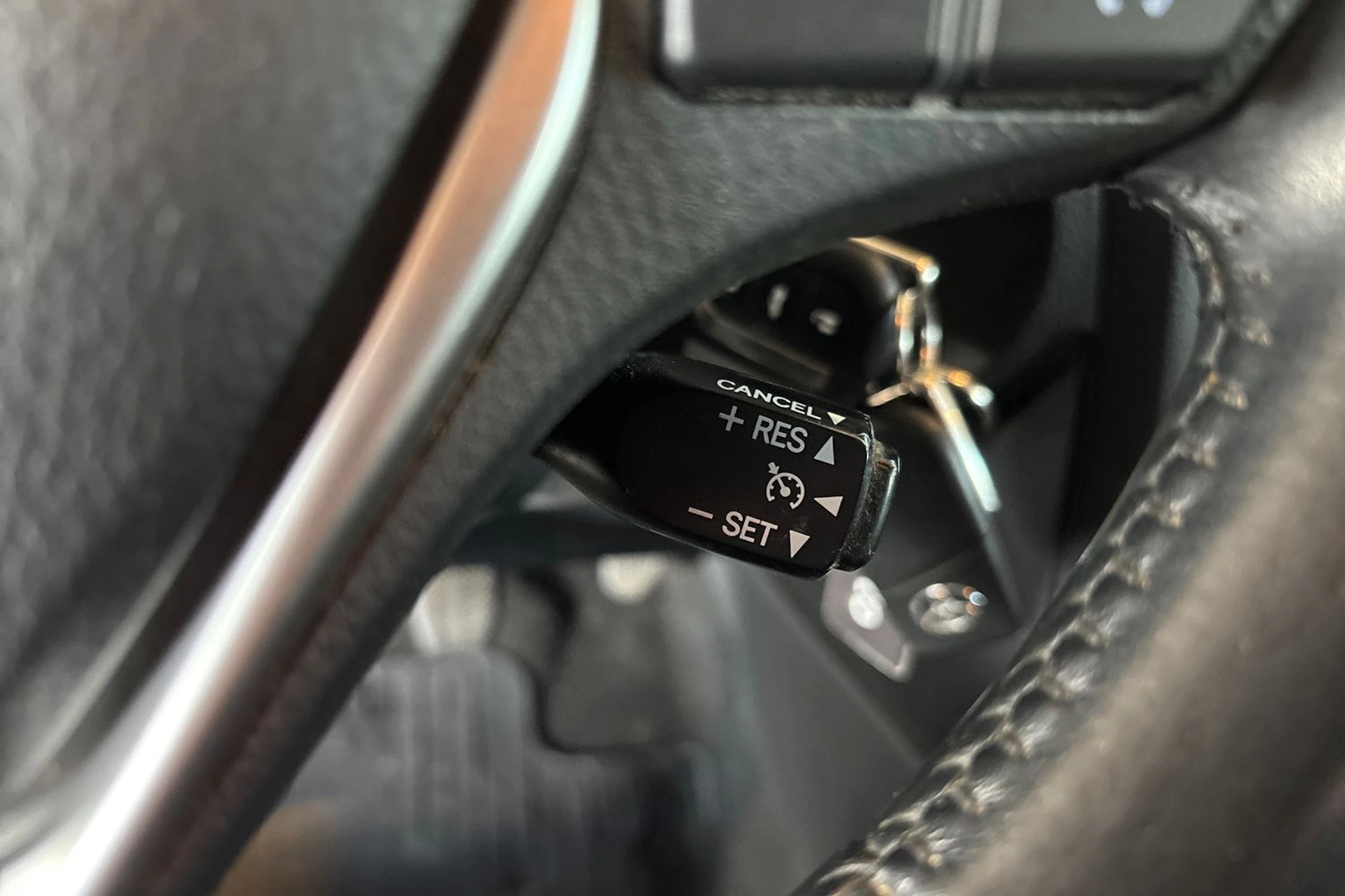 sininen Toyota Auris 2013 kuva 19.