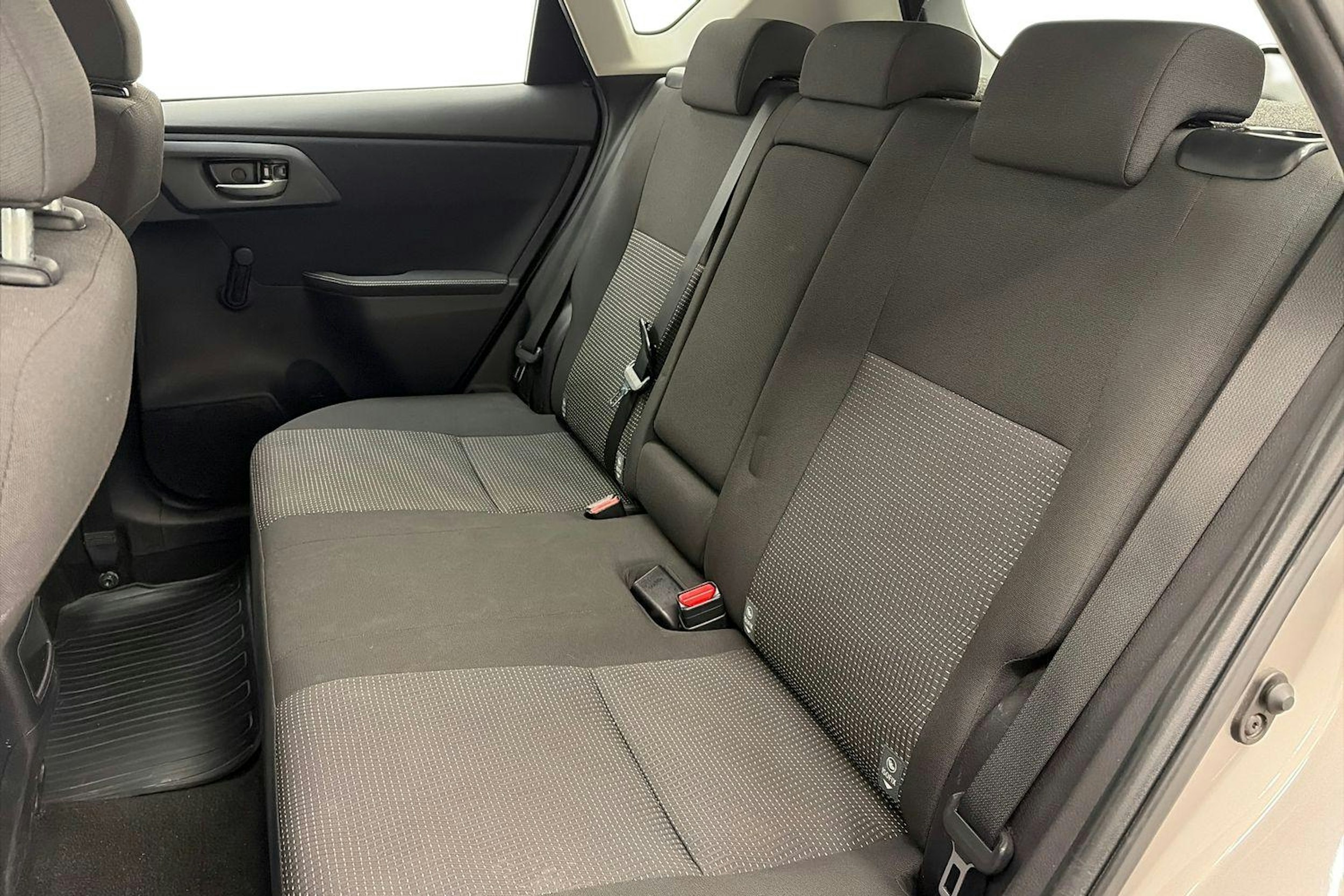 Ruskea (beige) Toyota Auris 2013 kuva 10.