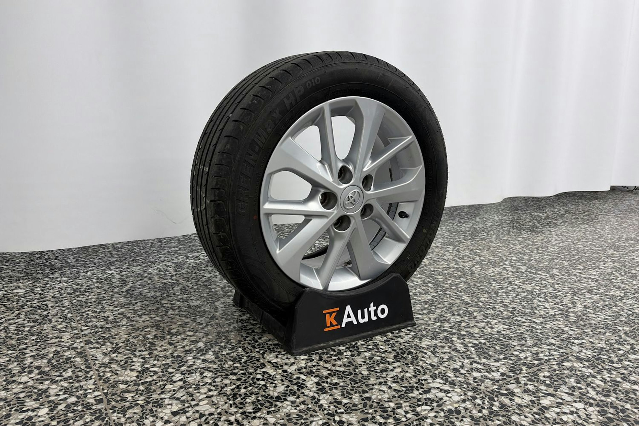 Ruskea (beige) Toyota Auris 2013 kuva 13.