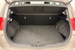 Ruskea (beige) Toyota Auris 2013 kuva 14.