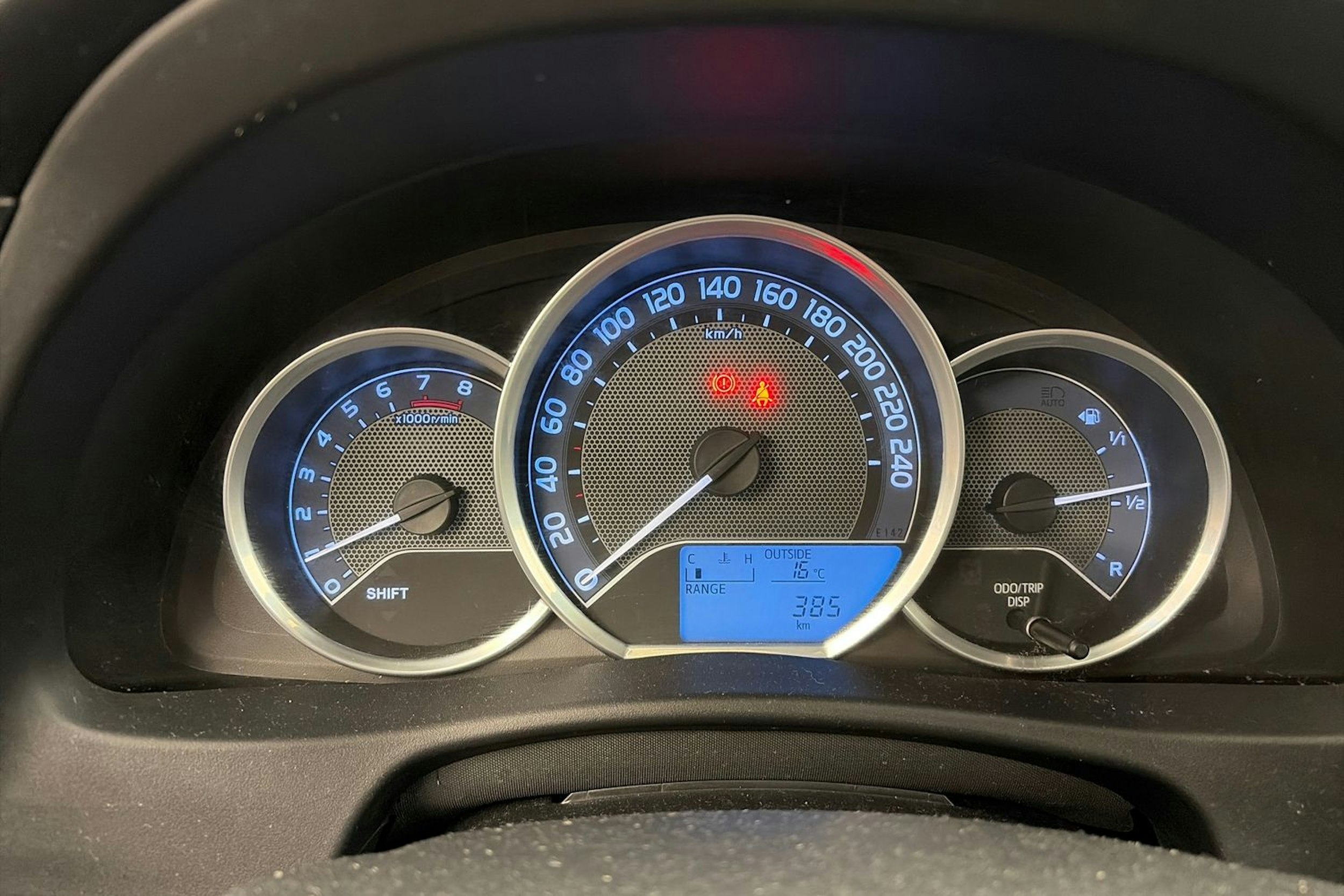 Ruskea (beige) Toyota Auris 2013 kuva 16.