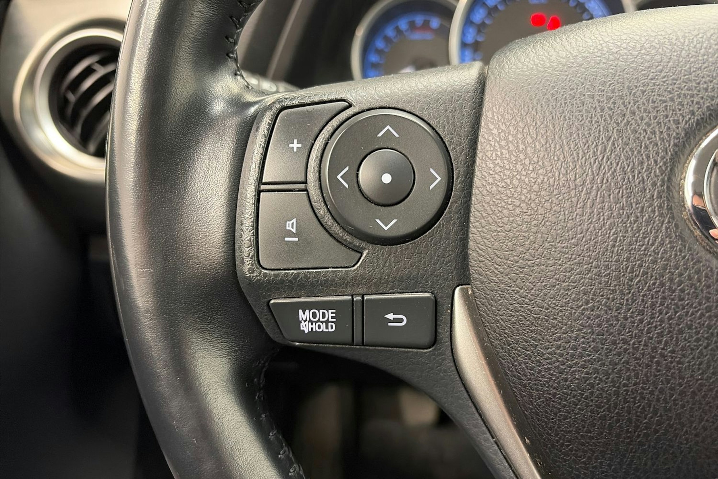 Ruskea (beige) Toyota Auris 2013 kuva 17.