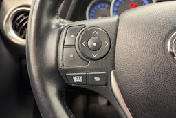 Ruskea (beige) Toyota Auris 2013 kuva 17.