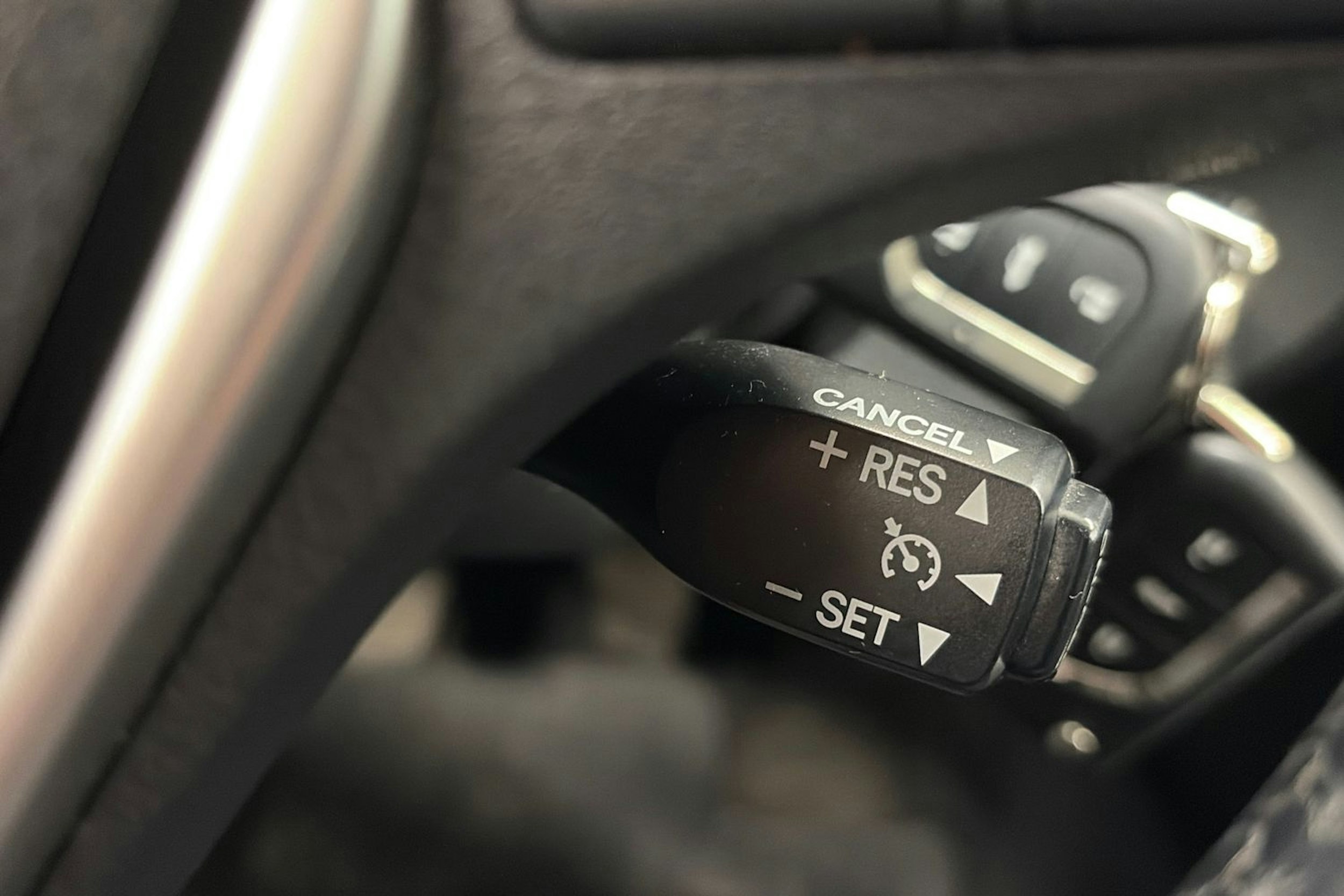 Ruskea (beige) Toyota Auris 2013 kuva 19.