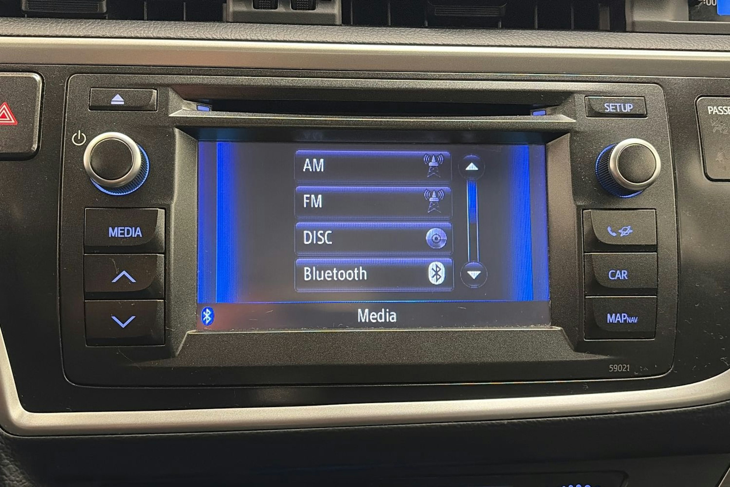 Ruskea (beige) Toyota Auris 2013 kuva 22.