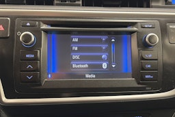 Ruskea (beige) Toyota Auris 2013 kuva 22.