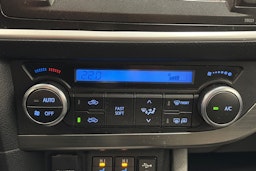 Ruskea (beige) Toyota Auris 2013 kuva 23.