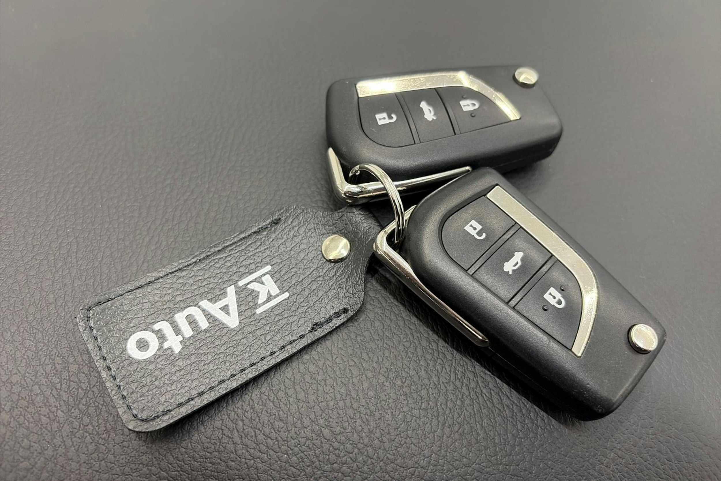 Ruskea (beige) Toyota Auris 2013 kuva 25.