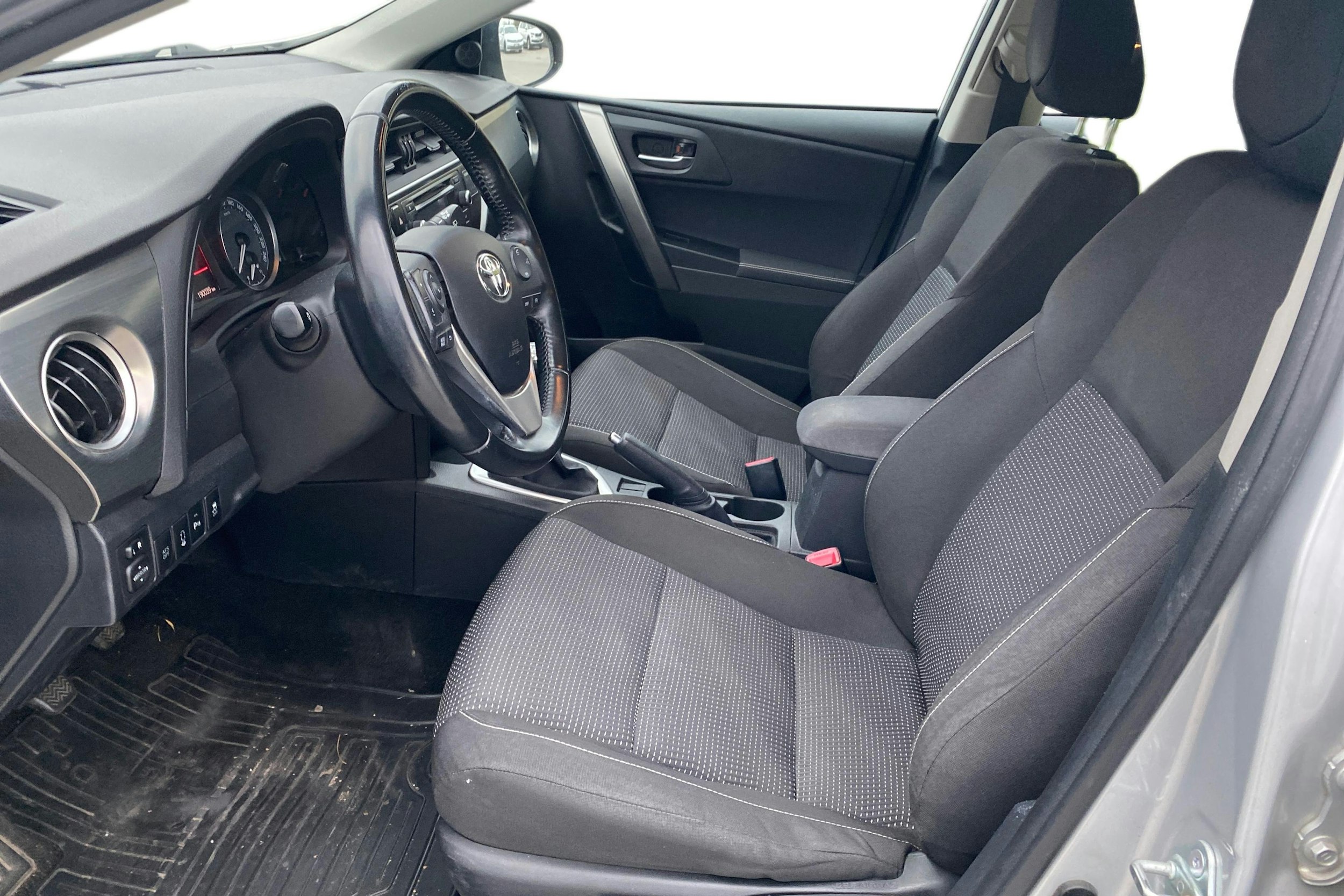 hopea Toyota Auris 2013 kuva 3.