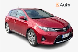 punainen Toyota Auris 2013 kuva 1.