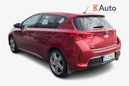 punainen Toyota Auris 2013 kuva 2.