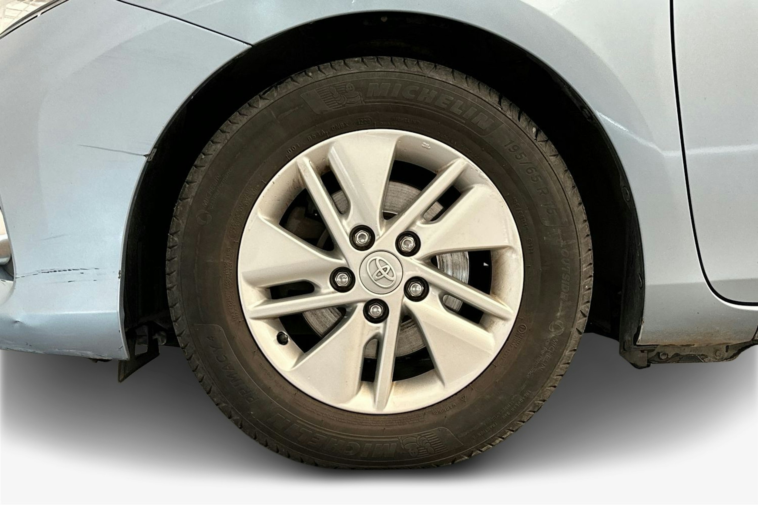 Sininen Toyota Auris 2013 kuva 11.