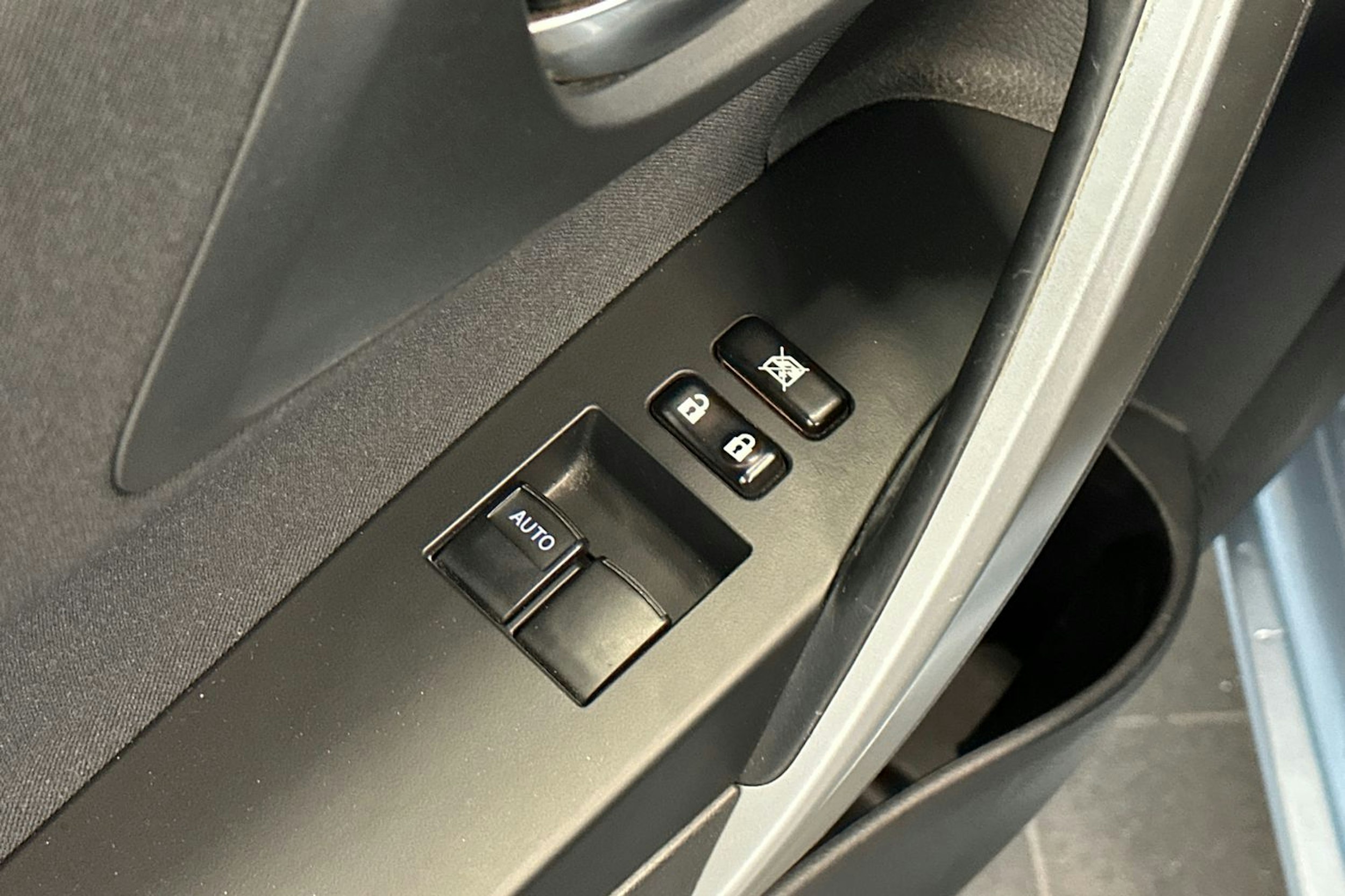 Sininen Toyota Auris 2013 kuva 16.