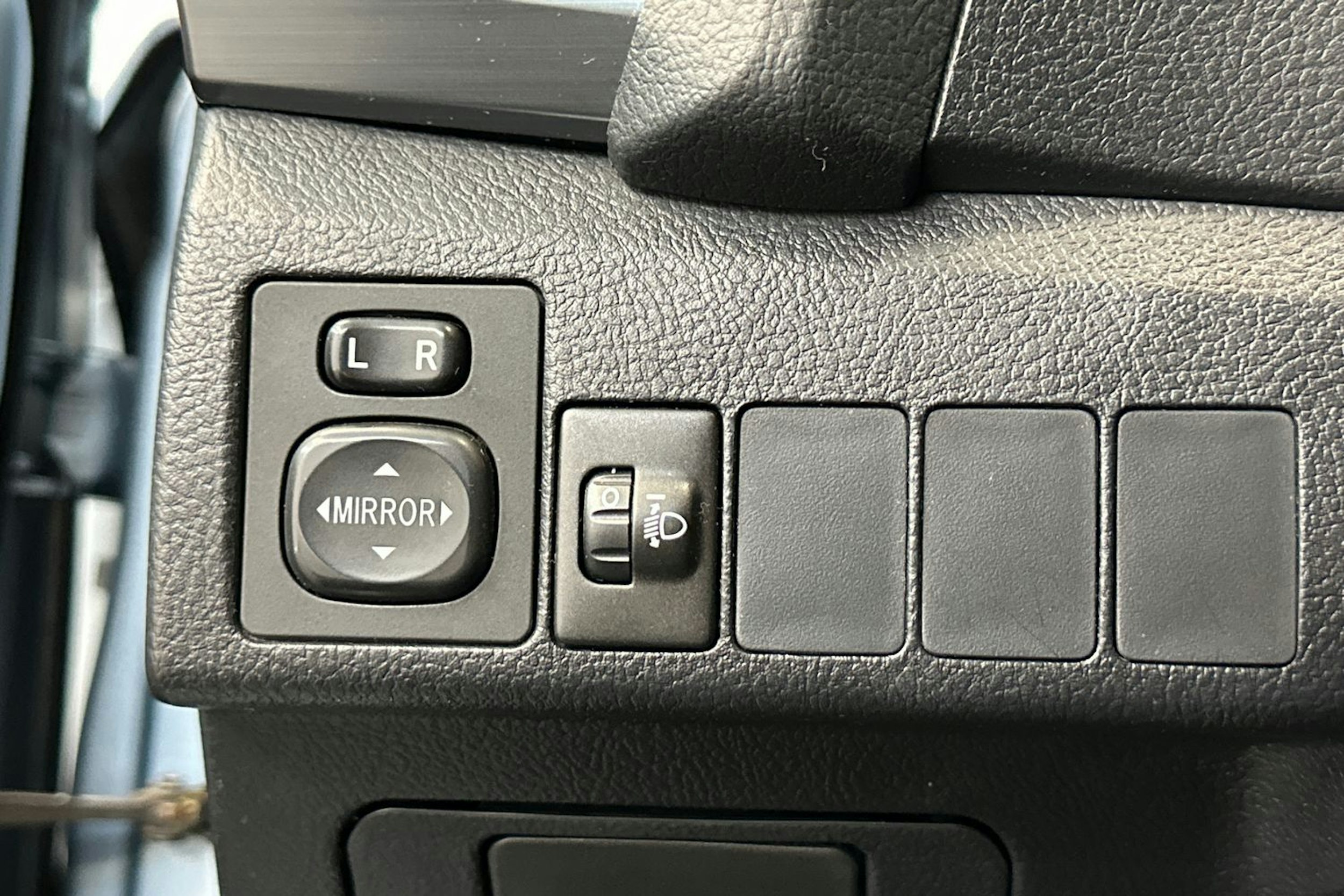 Sininen Toyota Auris 2013 kuva 17.