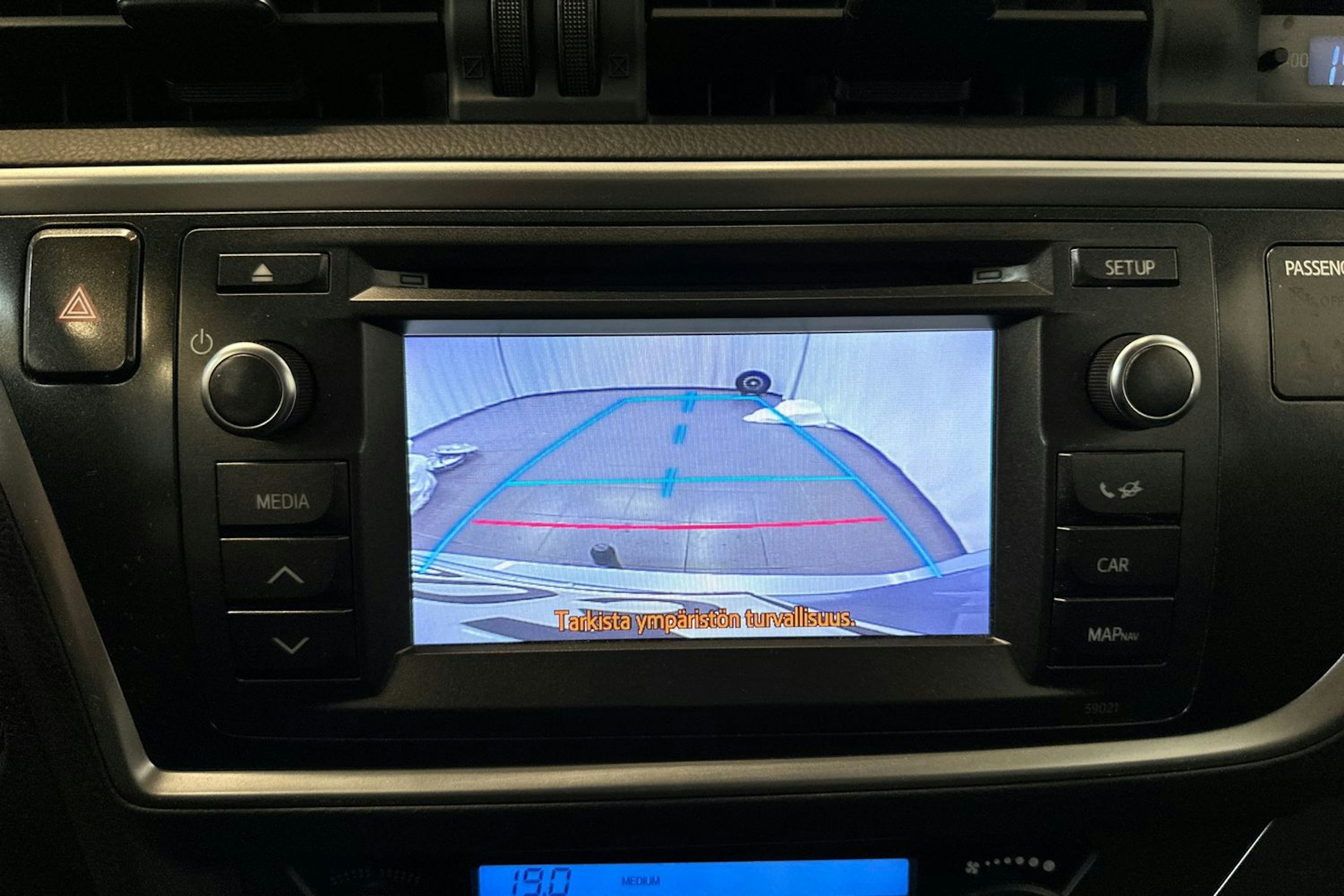 Sininen Toyota Auris 2013 kuva 24.