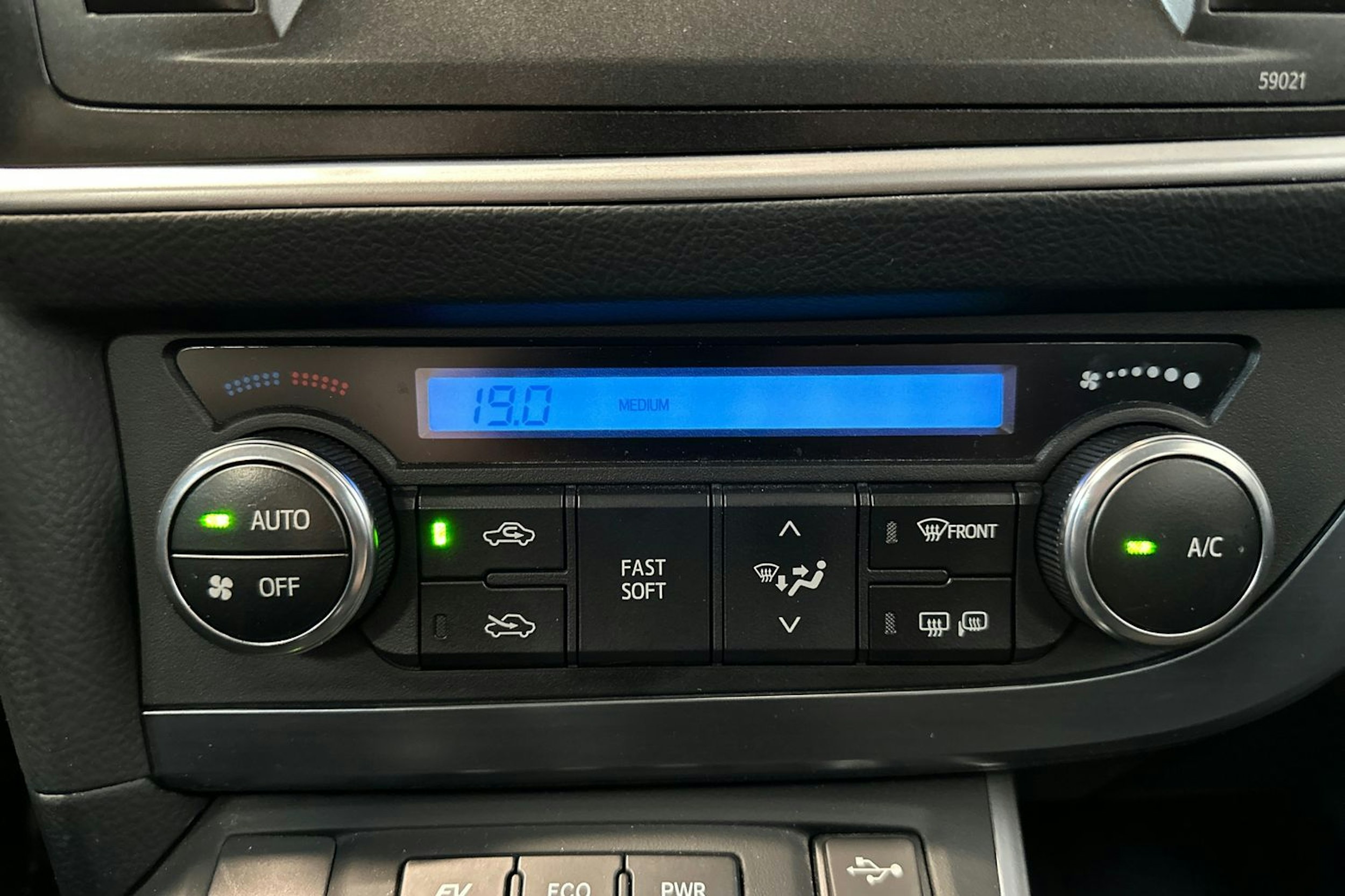 Sininen Toyota Auris 2013 kuva 25.