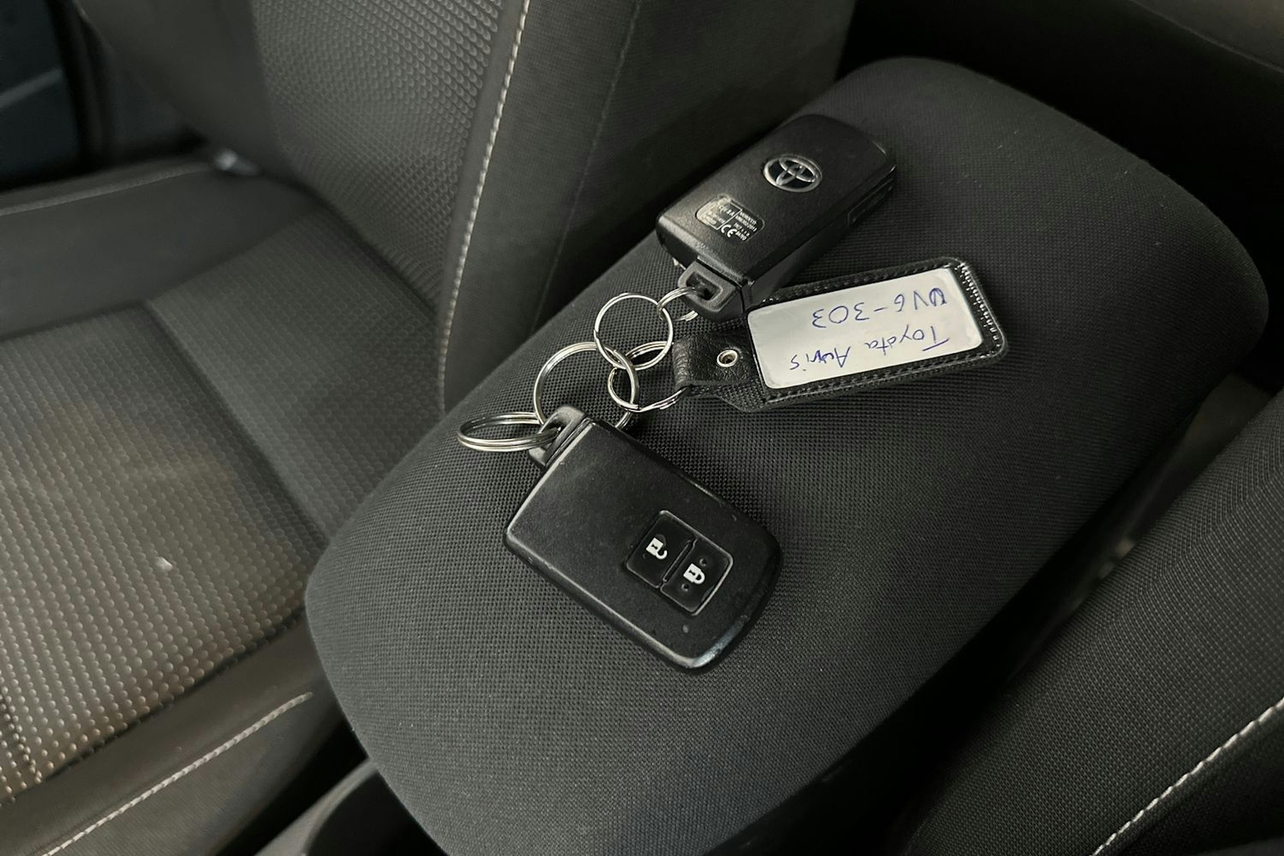 Sininen Toyota Auris 2013 kuva 26.