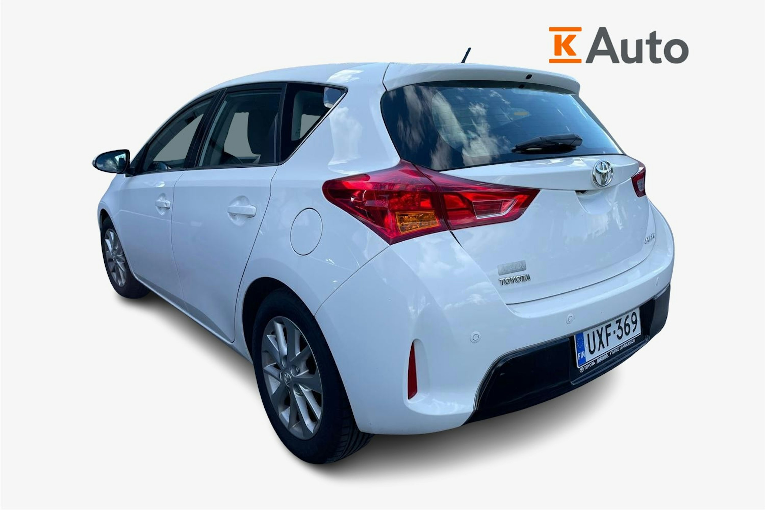 valkoinen Toyota Auris 2013 kuva 2.