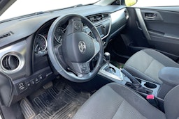 valkoinen Toyota Auris 2013 kuva 3.