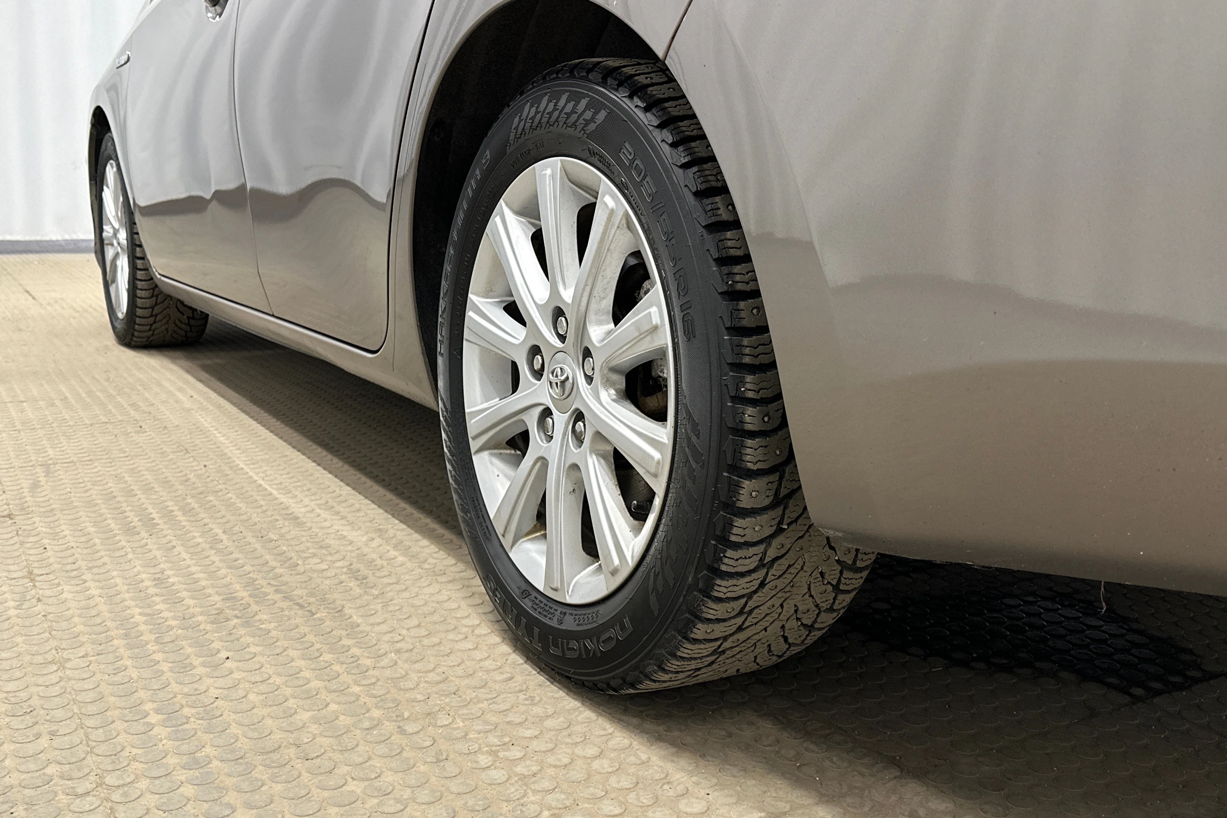 ruskea (beige) Toyota Auris 2013 kuva 10.