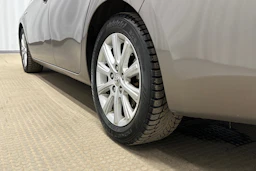 ruskea (beige) Toyota Auris 2013 kuva 10.