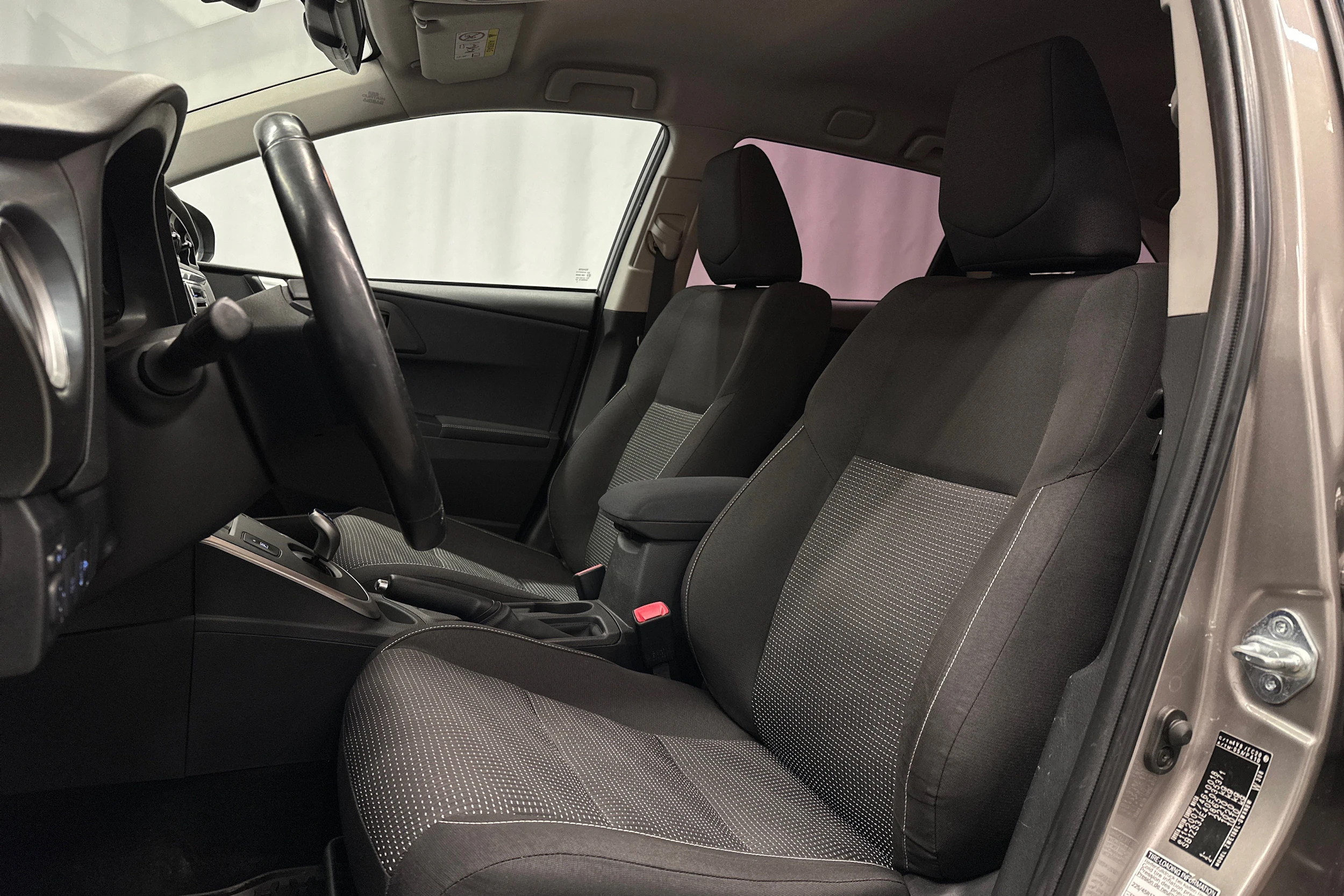 ruskea (beige) Toyota Auris 2013 kuva 12.