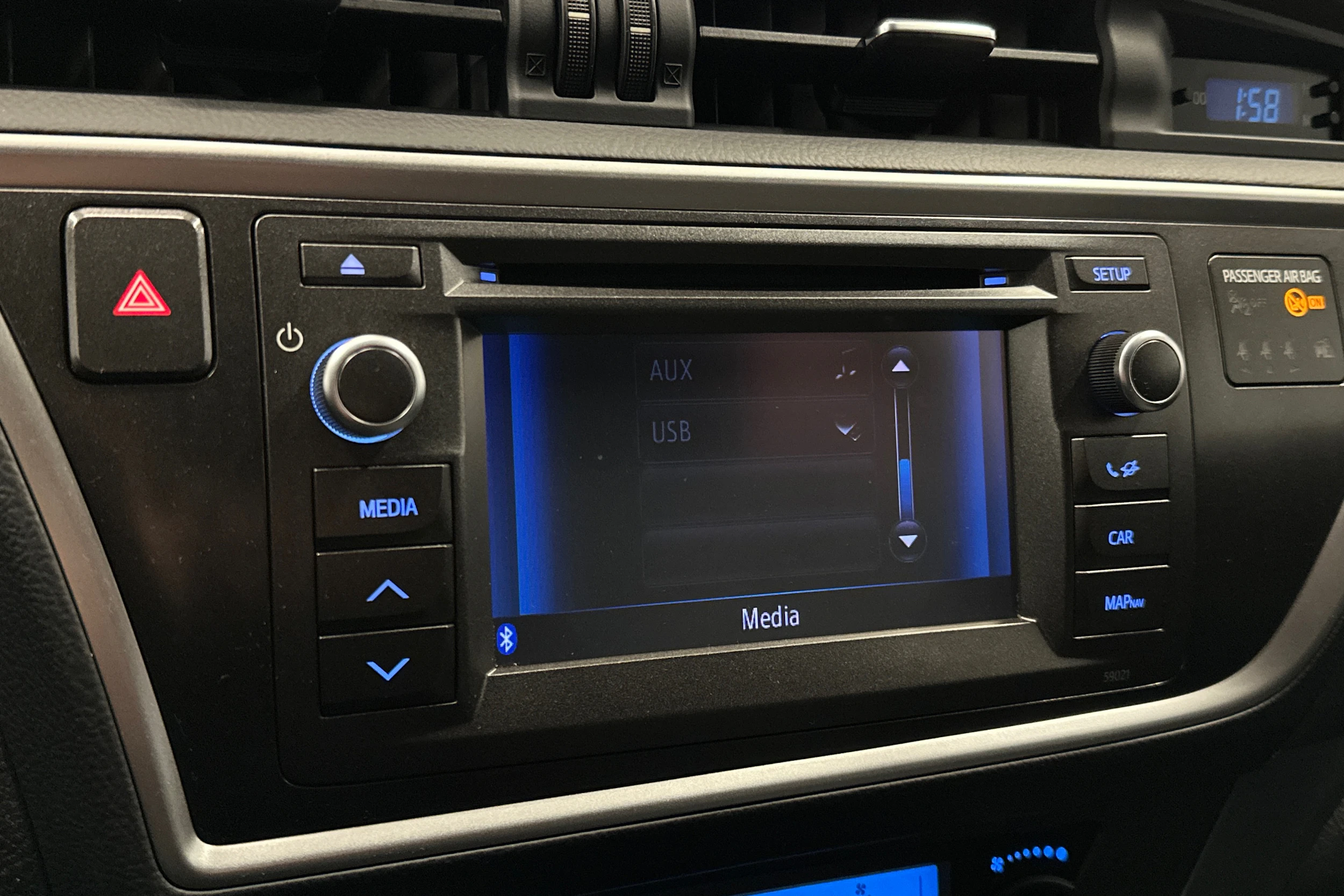 ruskea (beige) Toyota Auris 2013 kuva 22.