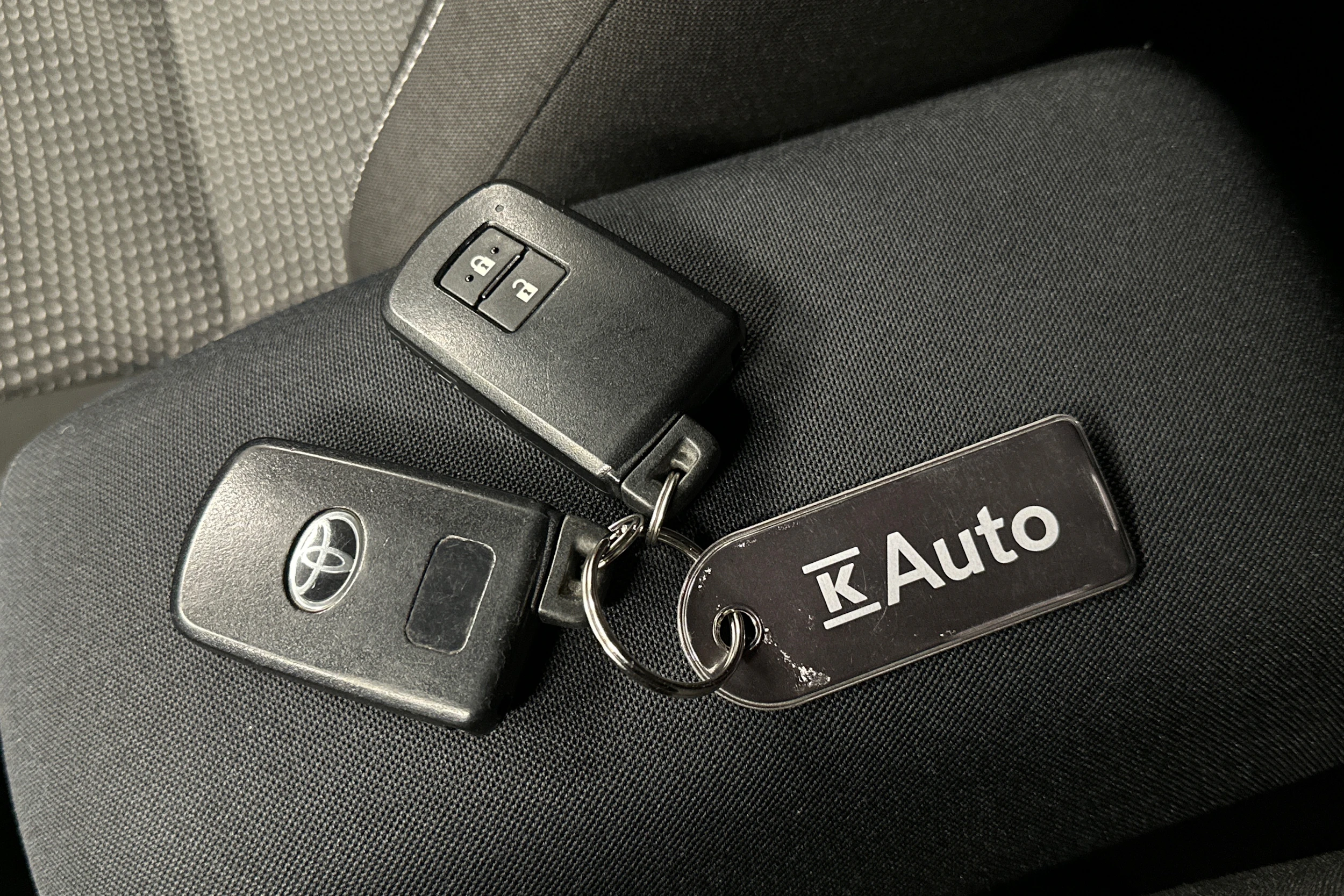 ruskea (beige) Toyota Auris 2013 kuva 28.