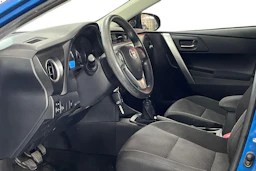 Sininen Toyota Auris 2013 kuva 3.