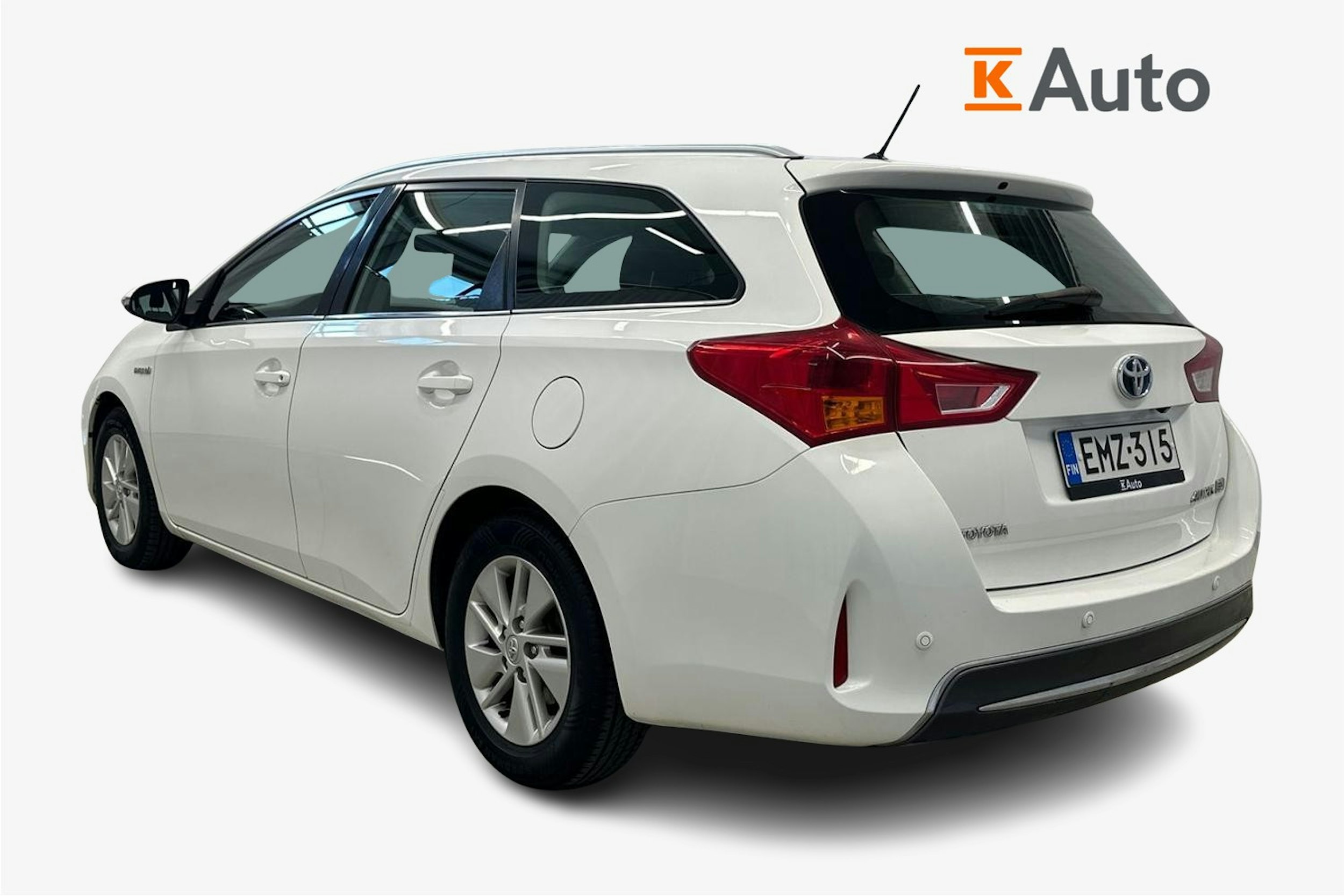 valkoinen Toyota Auris 2014 kuva 2.
