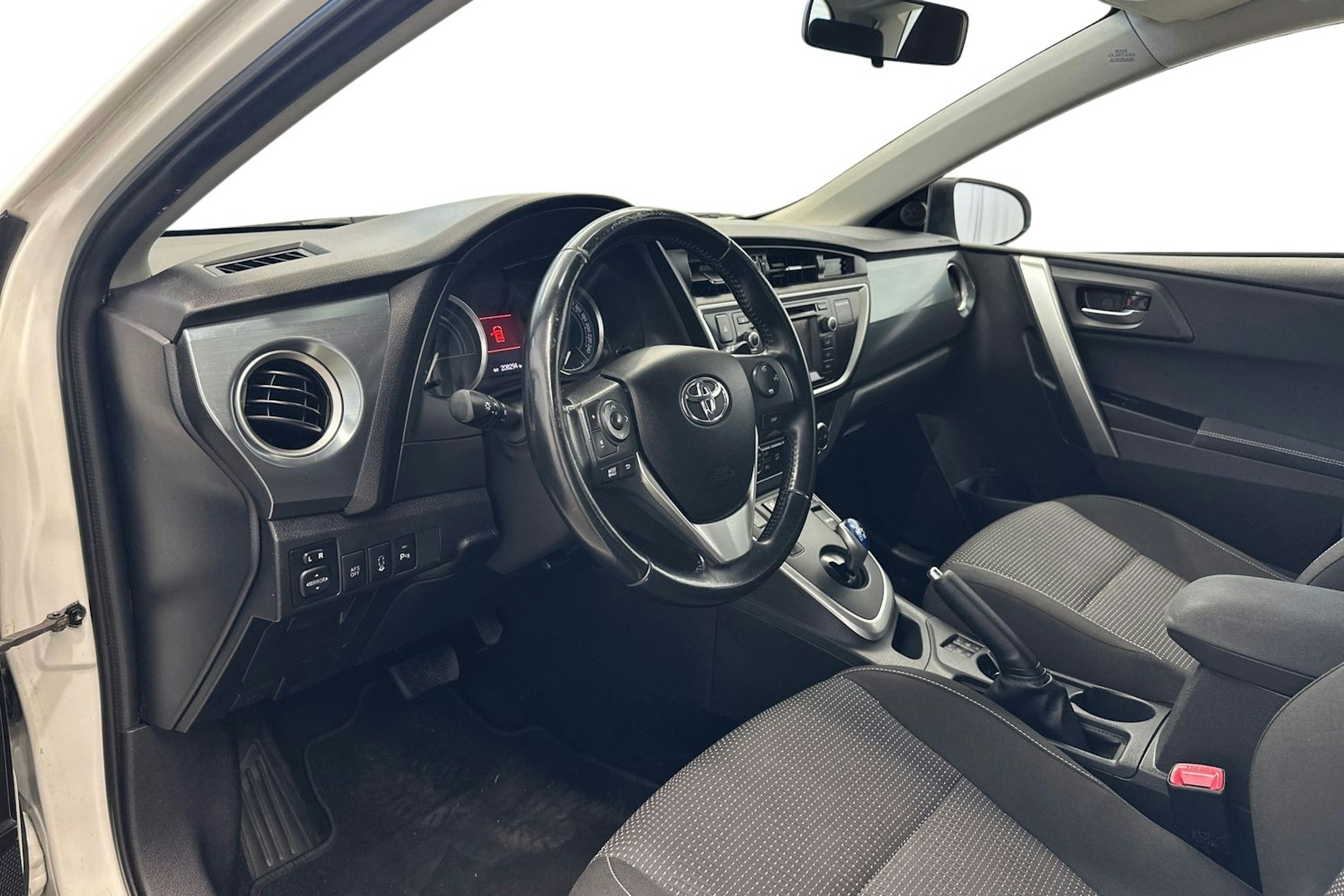 valkoinen Toyota Auris 2014 kuva 7.
