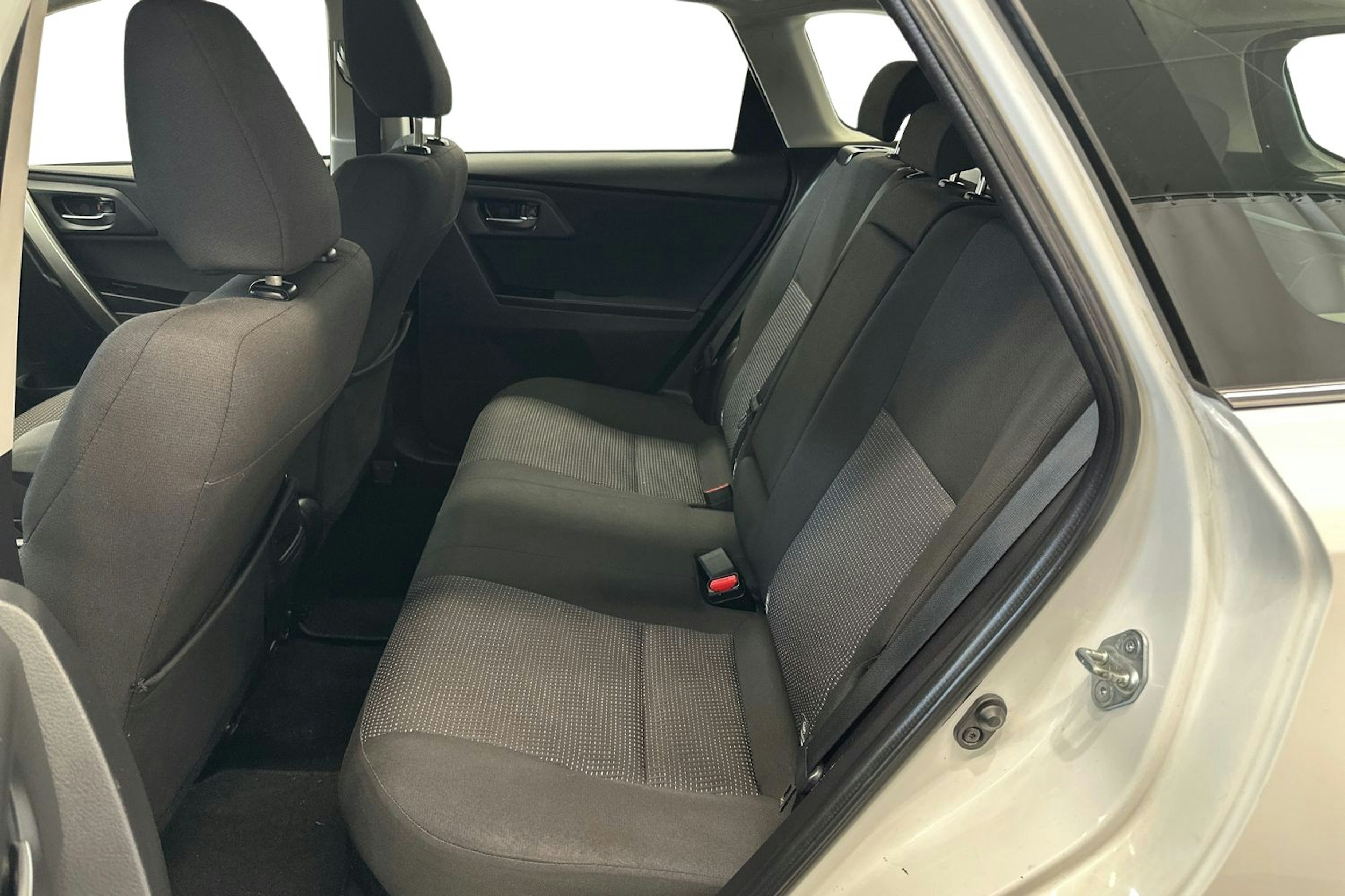 valkoinen Toyota Auris 2014 kuva 10.