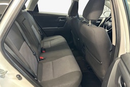 valkoinen Toyota Auris 2014 kuva 11.