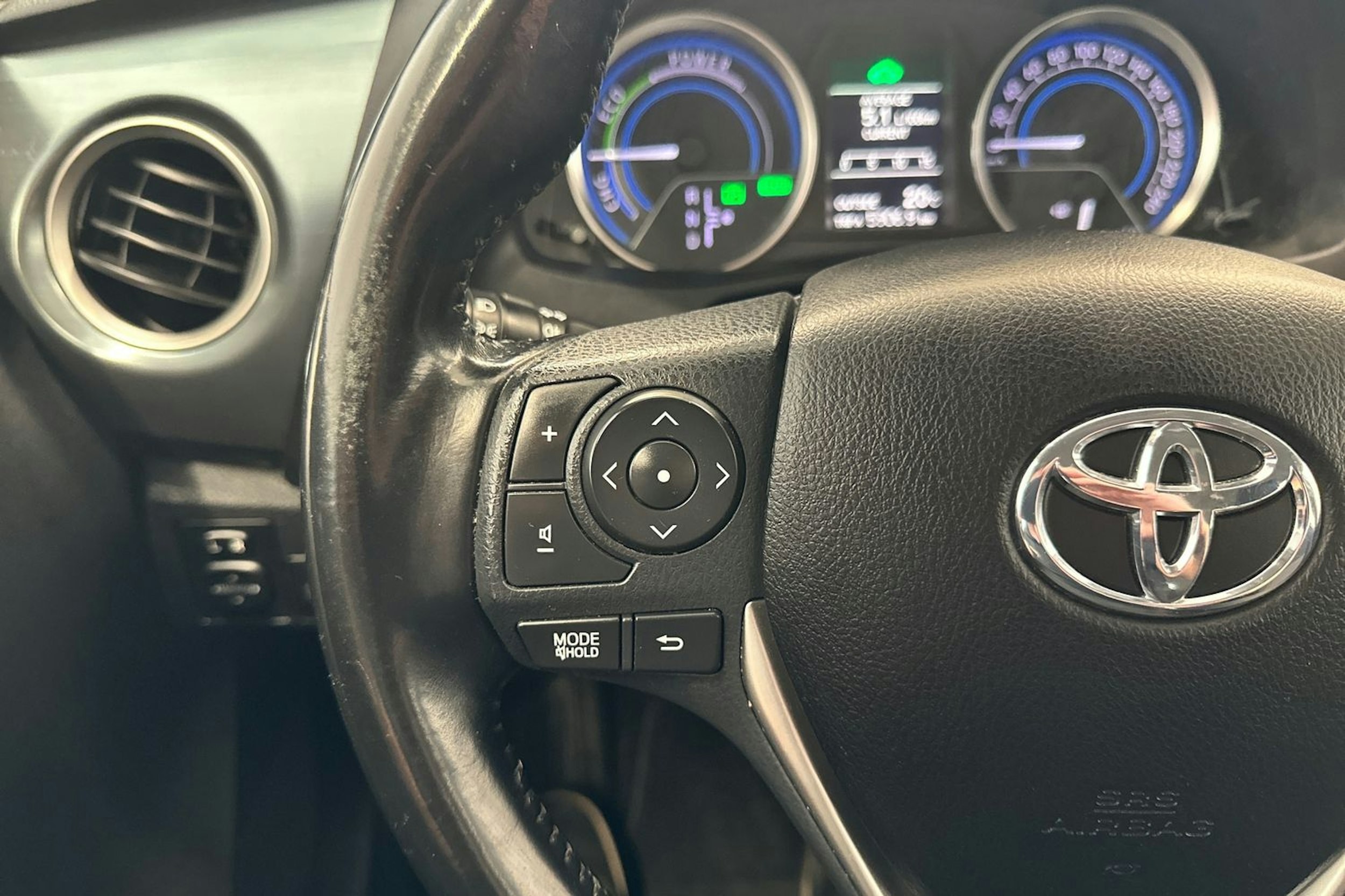 valkoinen Toyota Auris 2014 kuva 17.