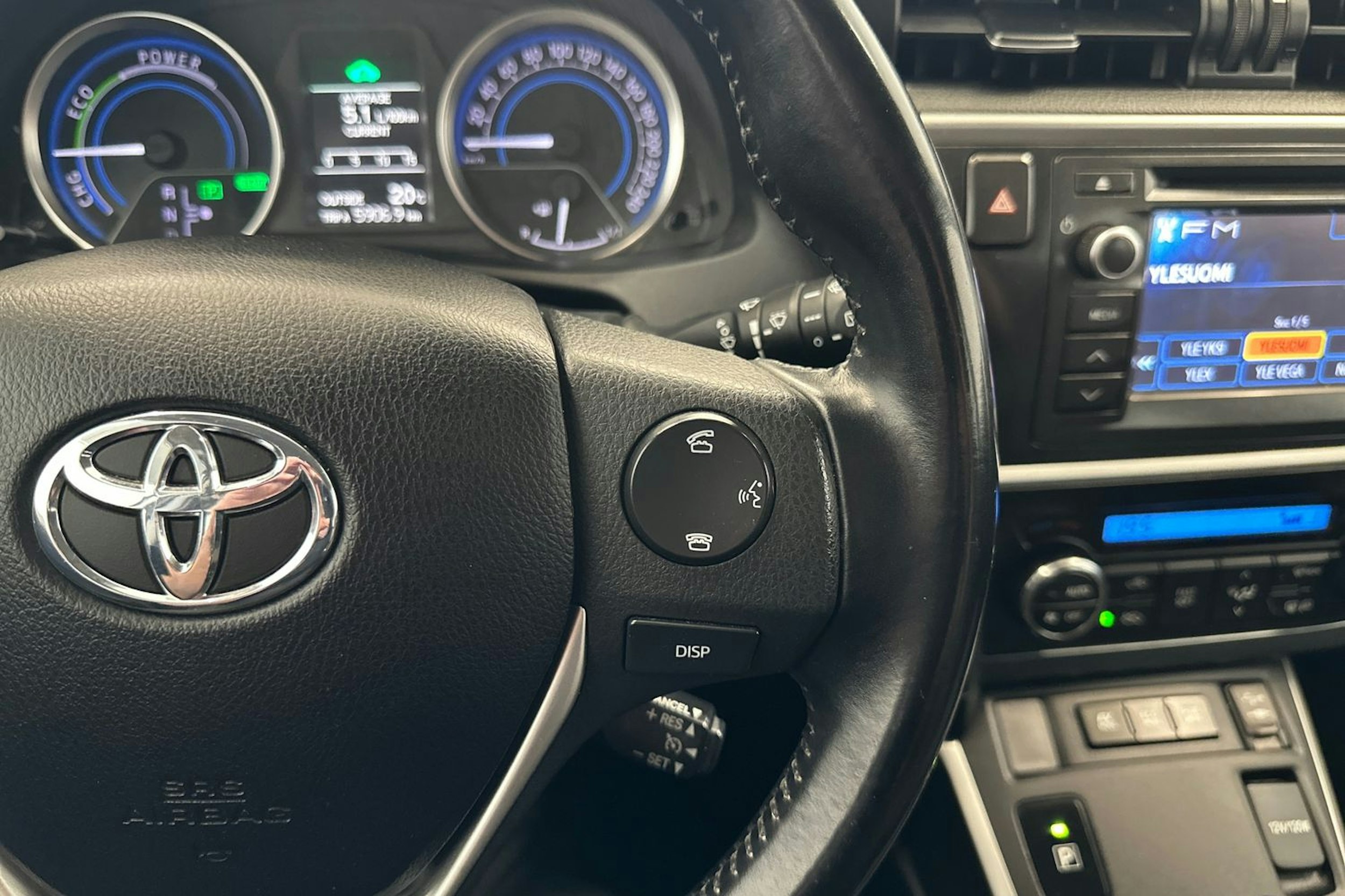 valkoinen Toyota Auris 2014 kuva 18.