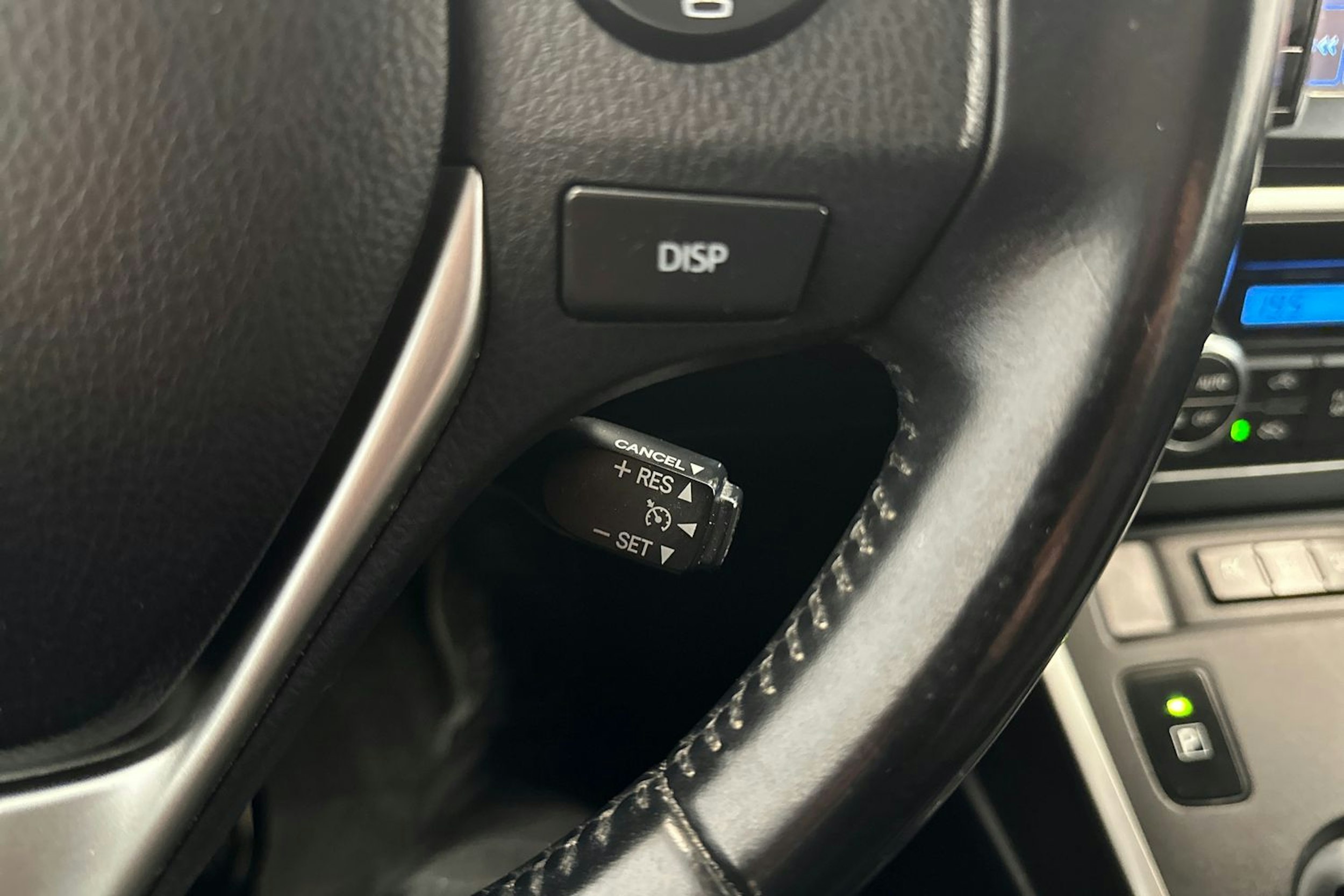 valkoinen Toyota Auris 2014 kuva 19.