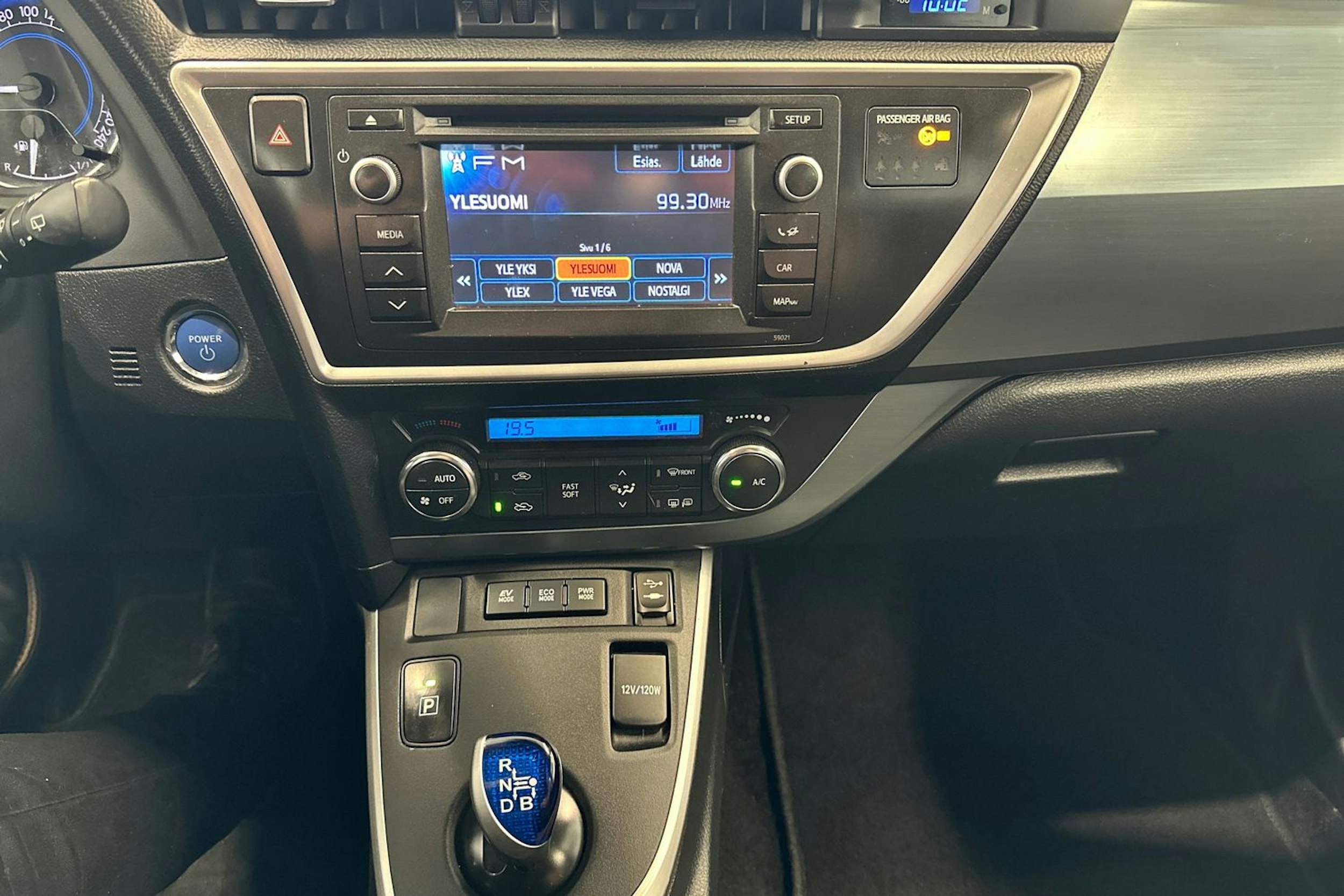 valkoinen Toyota Auris 2014 kuva 20.
