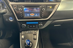 valkoinen Toyota Auris 2014 kuva 20.