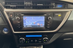 valkoinen Toyota Auris 2014 kuva 22.