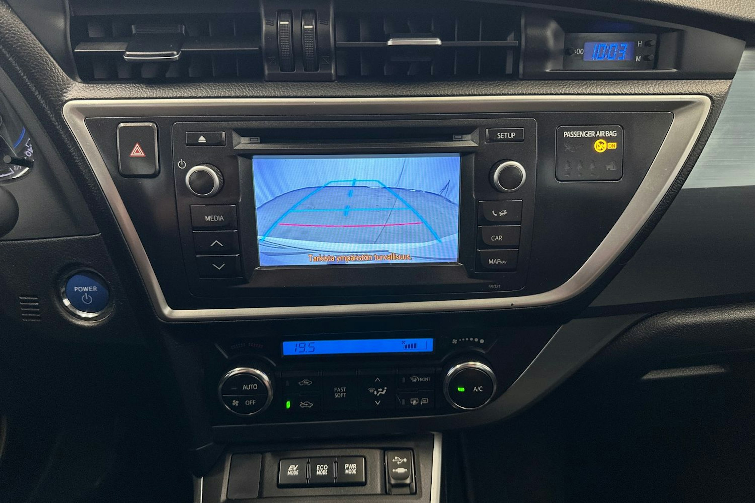 valkoinen Toyota Auris 2014 kuva 23.