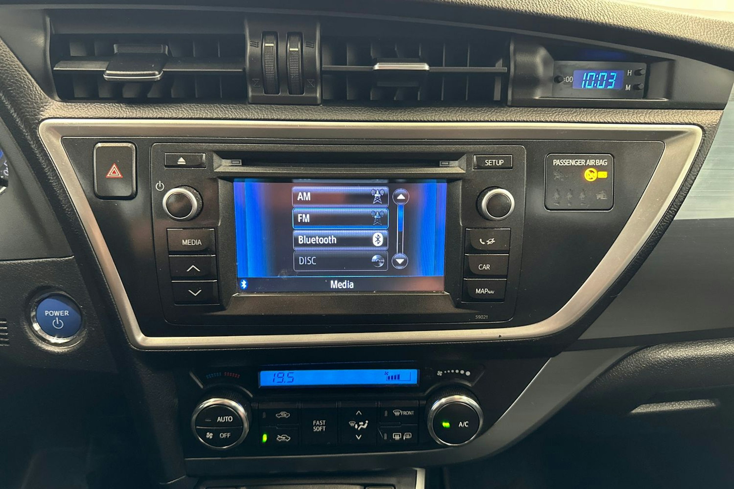 valkoinen Toyota Auris 2014 kuva 24.
