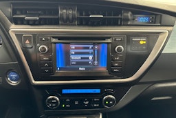 valkoinen Toyota Auris 2014 kuva 24.