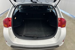 valkoinen Toyota Auris 2014 kuva 25.
