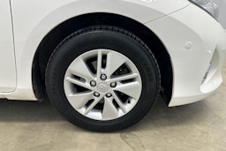 valkoinen Toyota Auris 2014 kuva 26.