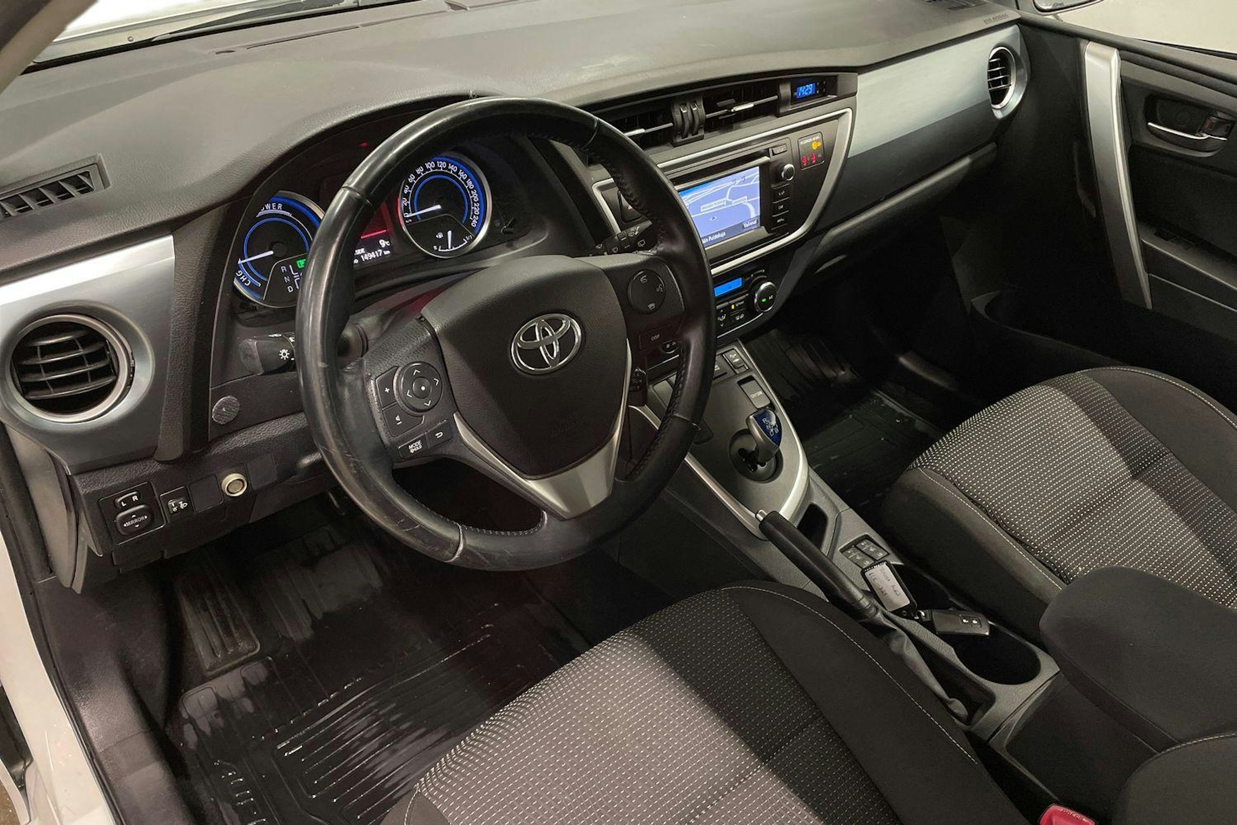 valkoinen Toyota Auris 2014 kuva 7.