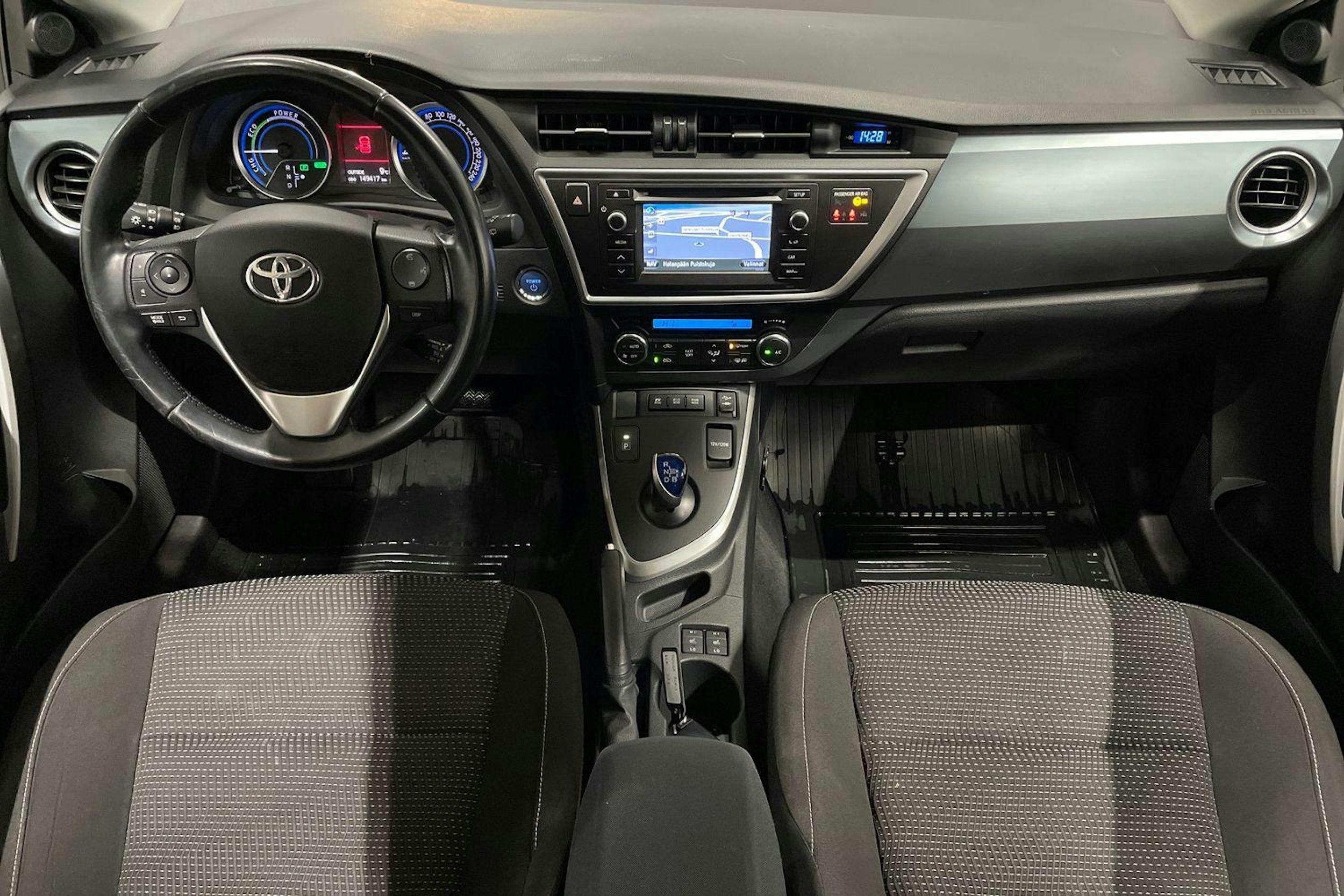 valkoinen Toyota Auris 2014 kuva 9.