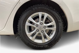 valkoinen Toyota Auris 2014 kuva 11.