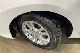 valkoinen Toyota Auris 2014 kuva 13.