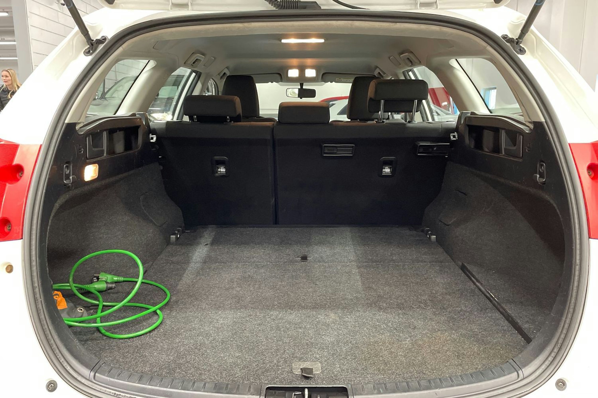 valkoinen Toyota Auris 2014 kuva 14.